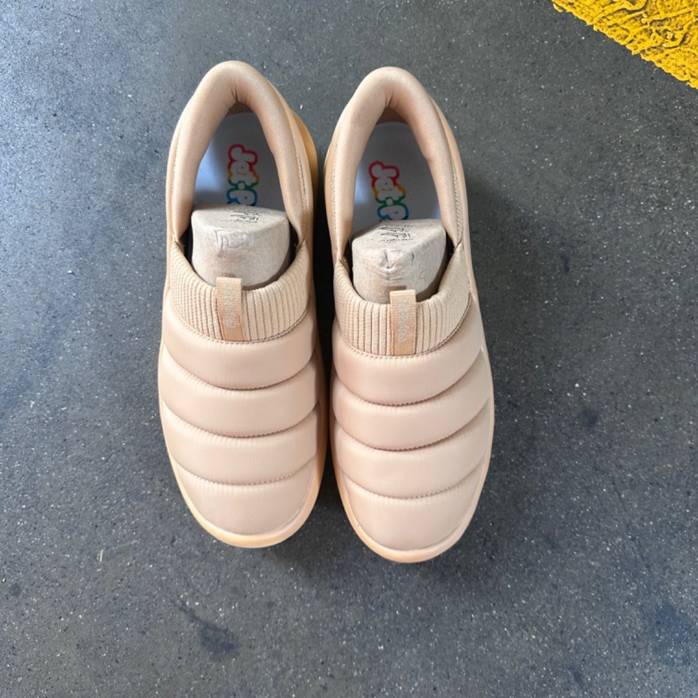 Shoes (Jet Puff) - Picture 2 of 6